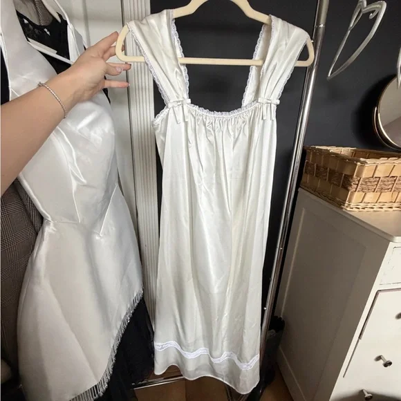 Manito Will White Lace Trim Nightgown - Picture 6 of 7